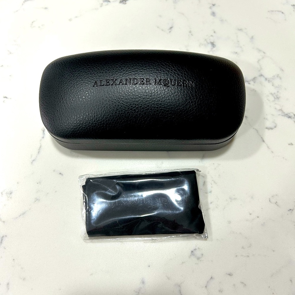 ALEXANDER McQUEEN HARD SUNGLASSES/GLASSES CASE